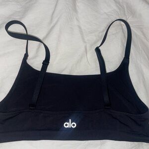 Fits A-B cup size small . To small for me I’m a c but it’s like the skims fabric